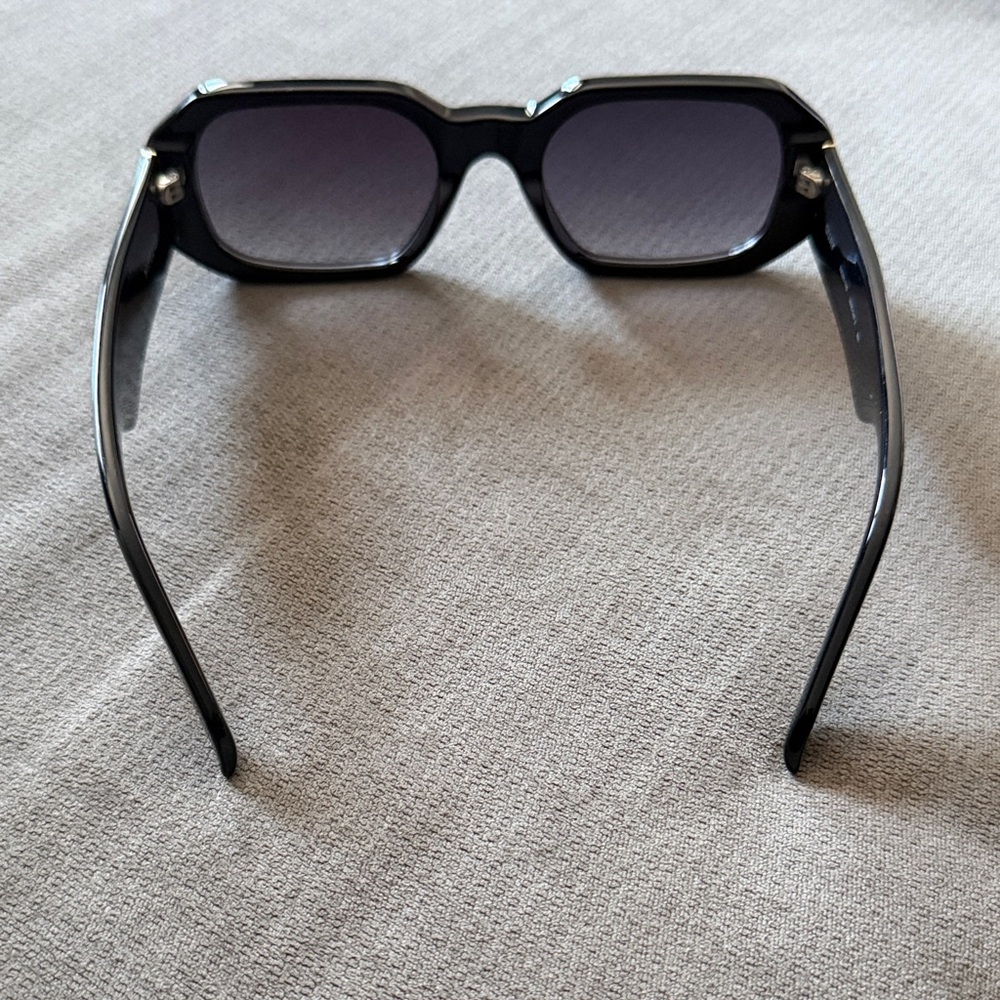 QUAY Black Rectangular Sunglasses - image 3